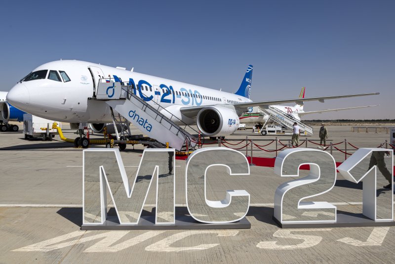 Ту-204 пассажирский самолёт