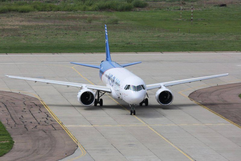 МС 21 300 сбоку