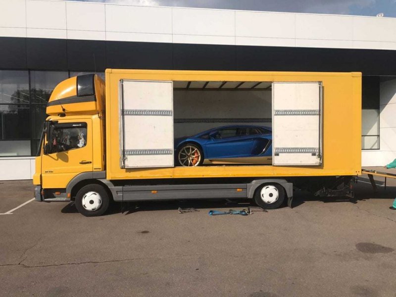 Mercedes 410 Крытый эвакуатор