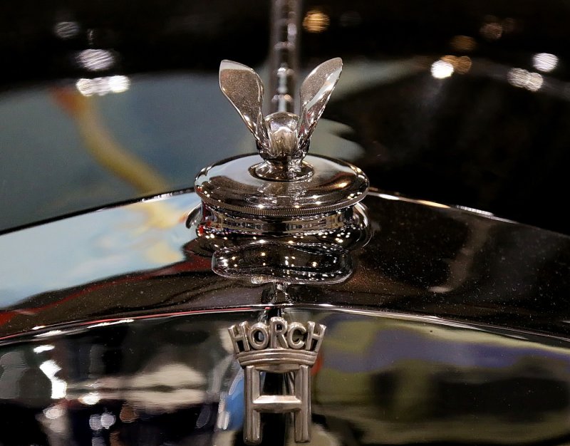 Stutz Маскот