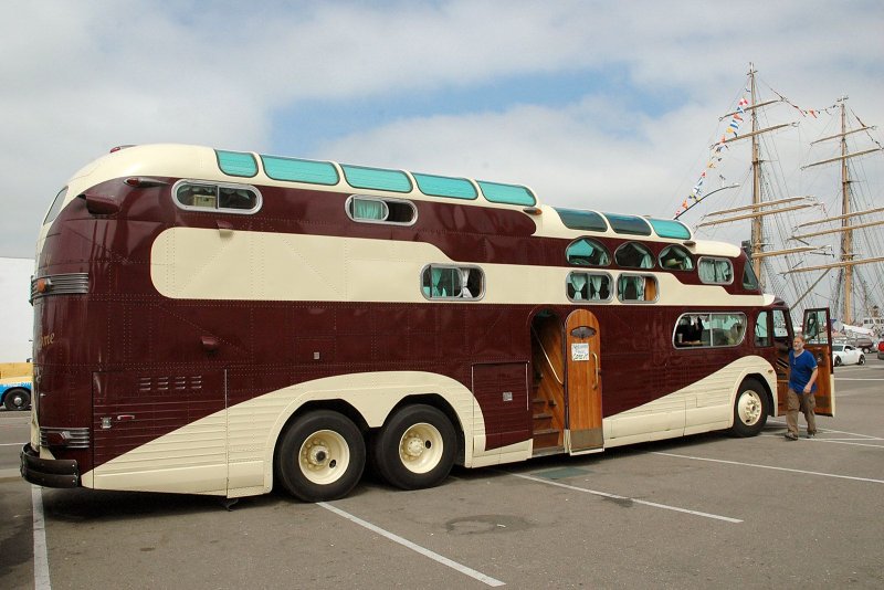 GMC Greyhound Scenicruiser 1955