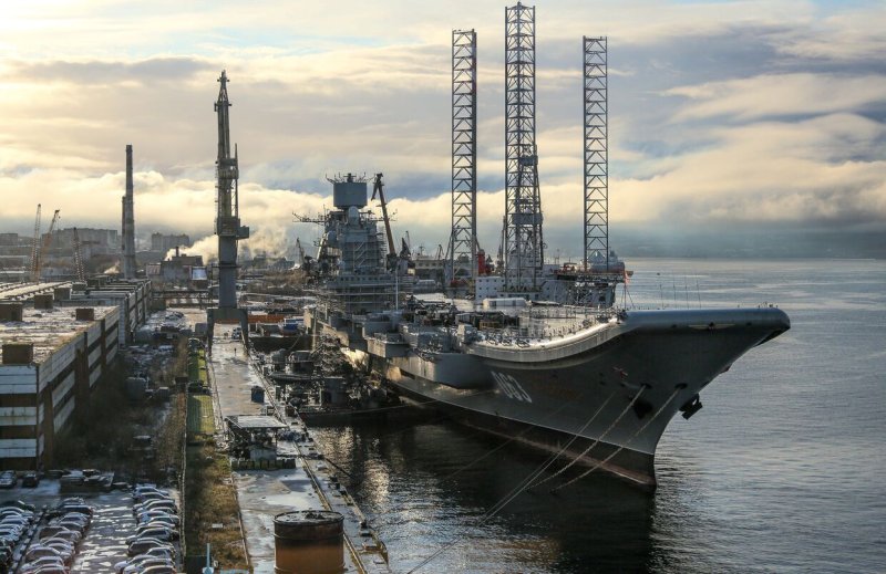 Мистраль авианосец