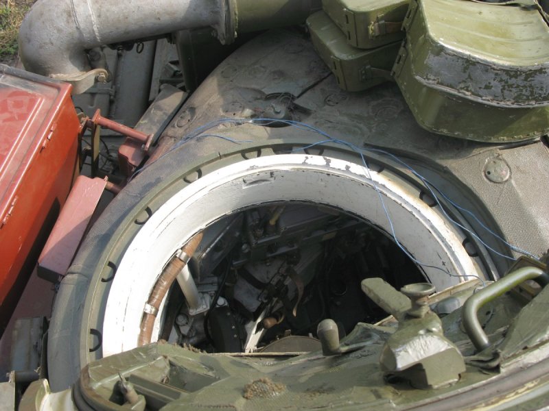 Нижний люк т72