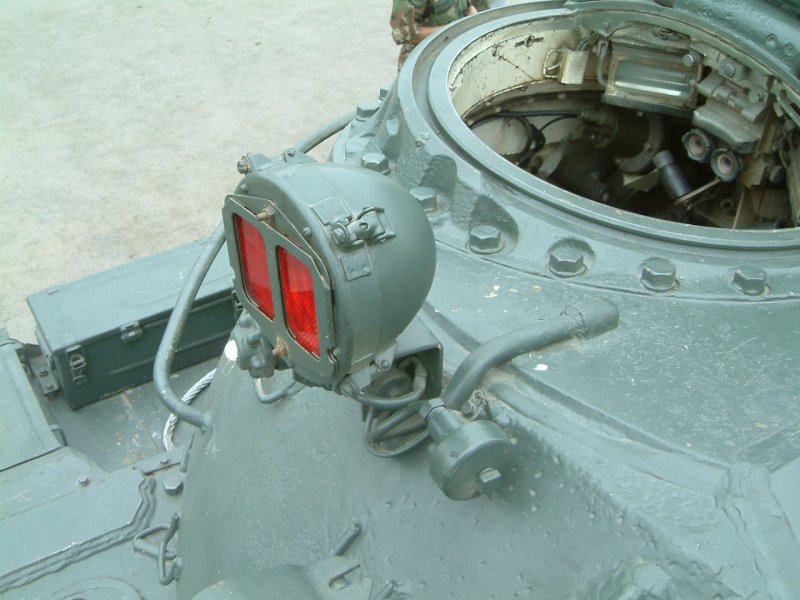 Командирский люк т 72