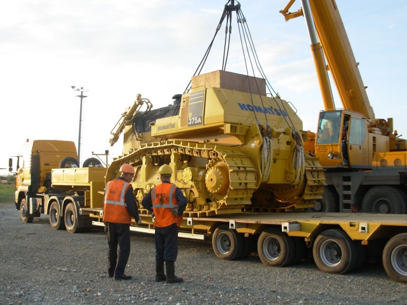 Komatsu 895 на трале