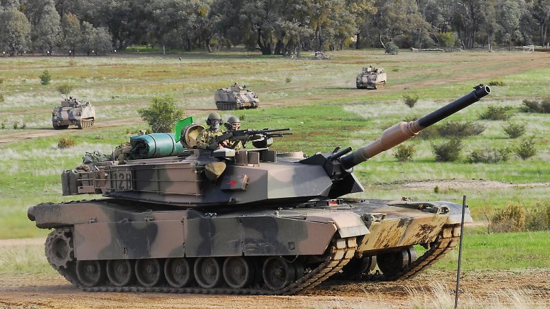 Танк современный военный