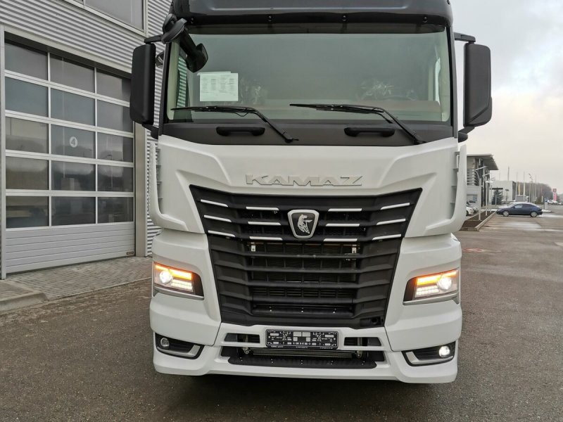 КАМАЗ 54901 белый