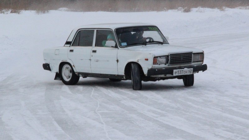 ВАЗ 2107 белая дрифт
