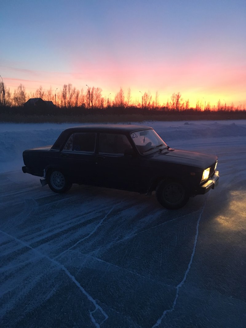 ВАЗ 2107 дрифт зимой ночью