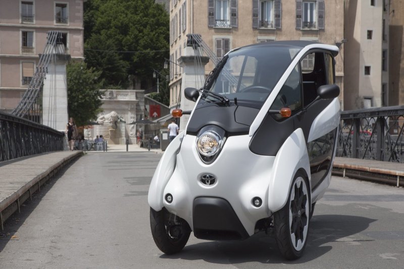 Toyota i-Road 3 колесный авто