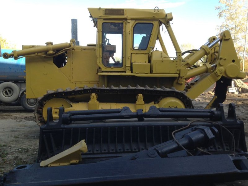 Komatsu (d-355-a-3): бульдозер
