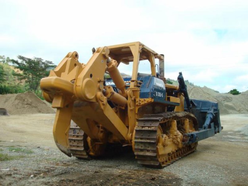 Продается бульдозер Komatsu d355a