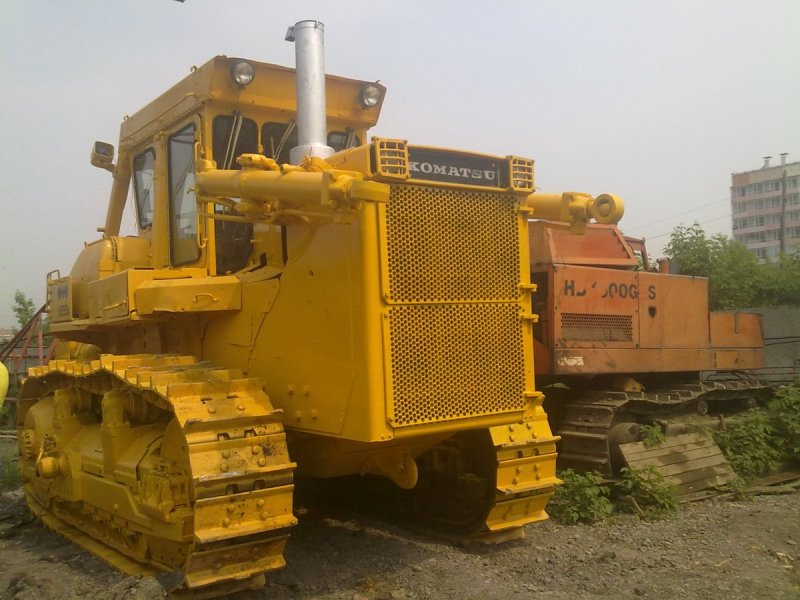 Бульдозер Komatsu д-355 мощность двигателя