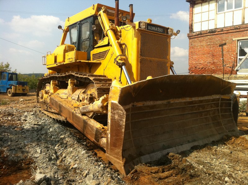 Komatsu d275 на ЖД платформе