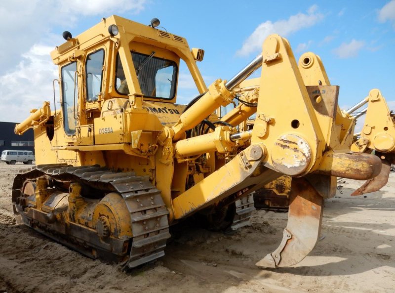 Komatsu (d-355-a-3): бульдозер