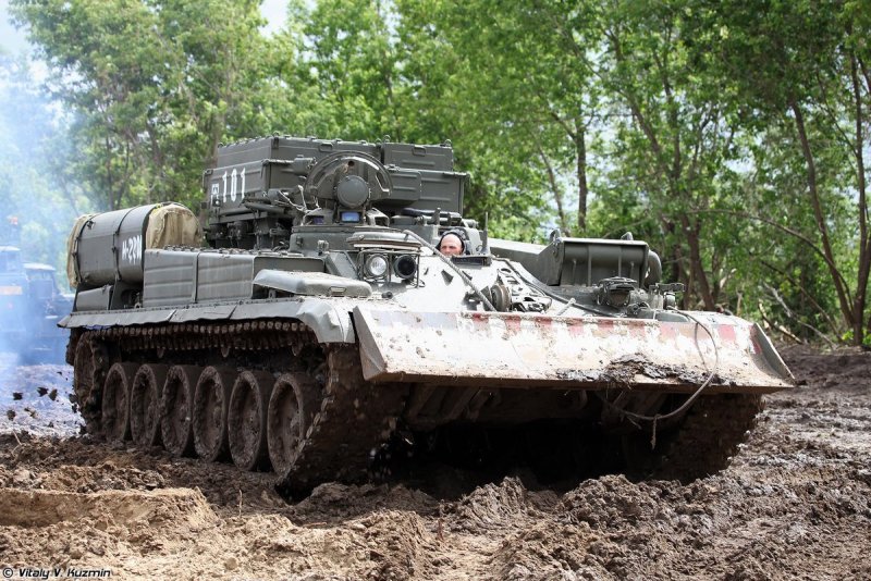 Бронированная ремонтно-эвакуационная машина Брэм-1