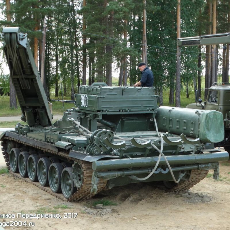 Бронированная ремонтно-эвакуационная машина Брэм-1