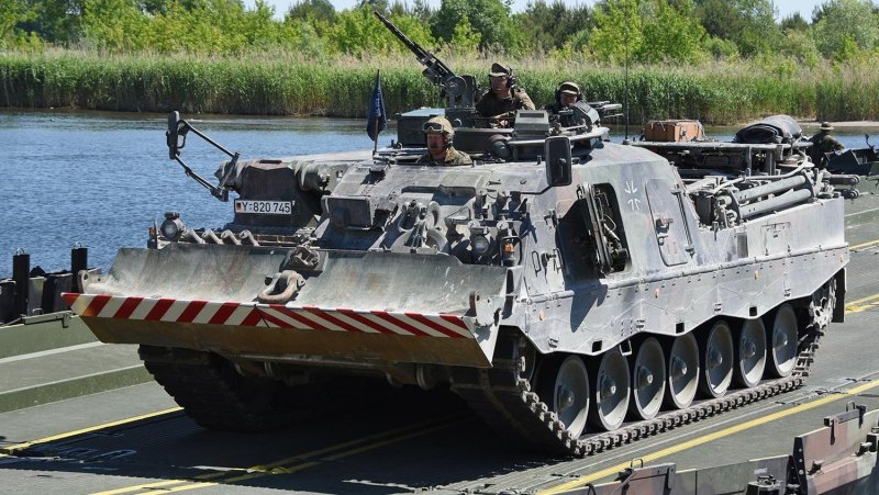 Ремонтно эвакуационная машина на базе т 72