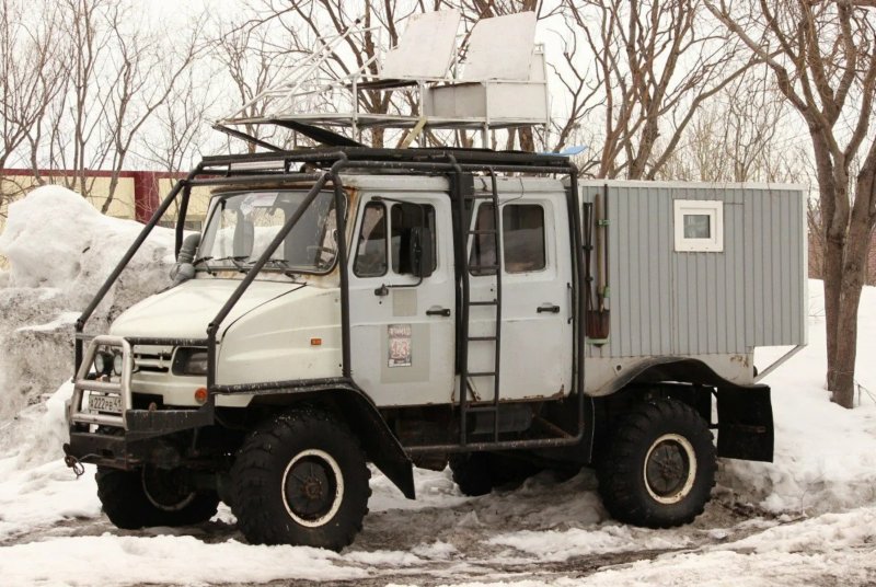 Полноприводный ЗИЛ-4327