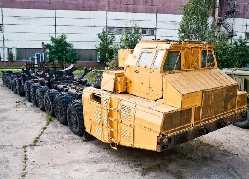Тягач МАЗ 7907
