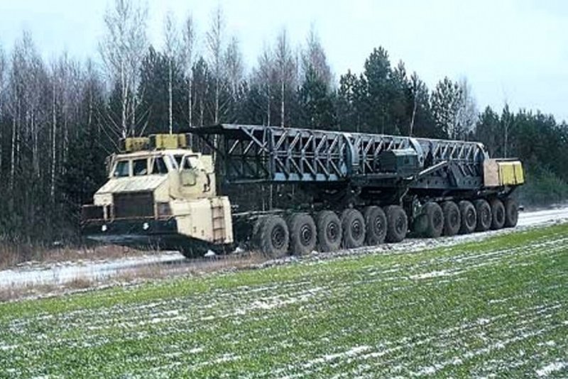 Военный тягач МАЗ-7907