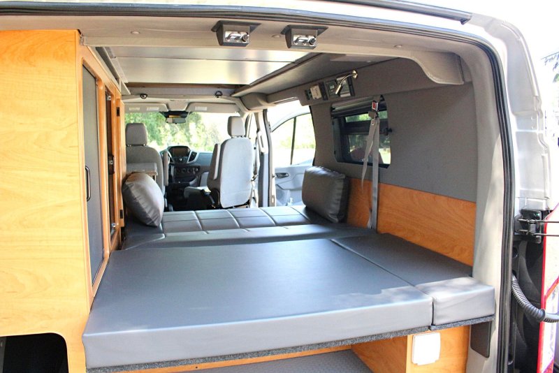 Ford Transit 150 Conversion van салон