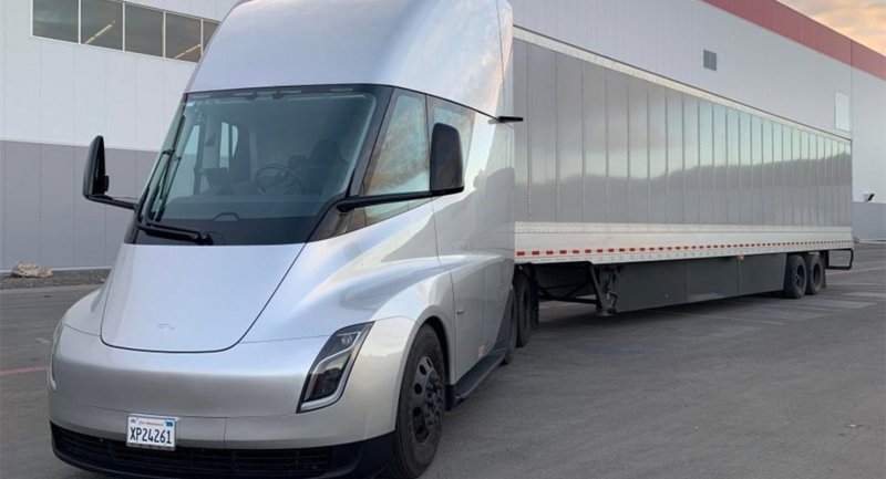 Грузовик Tesla Semi-Truck
