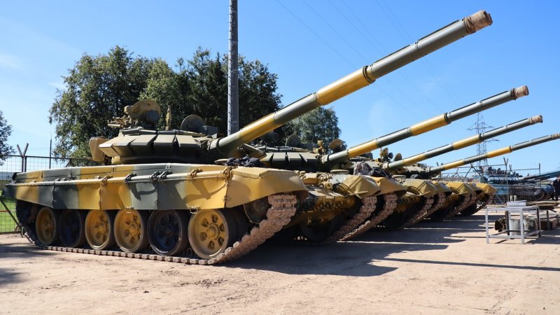 Жёлто зелённый танковый