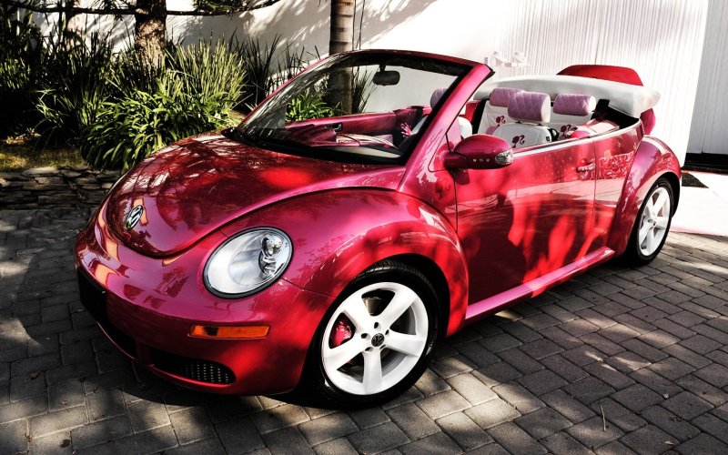 Volkswagen Beetle Cabriolet розовый