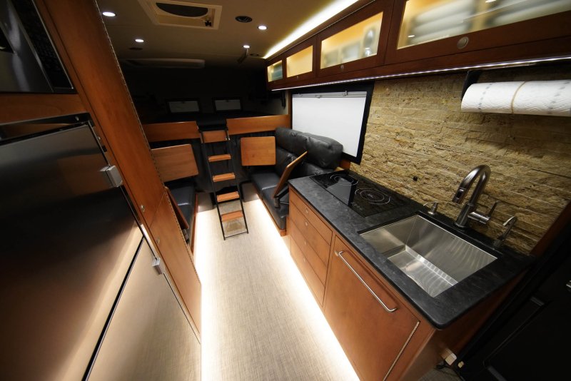 Ford f750 EARTHROAMER