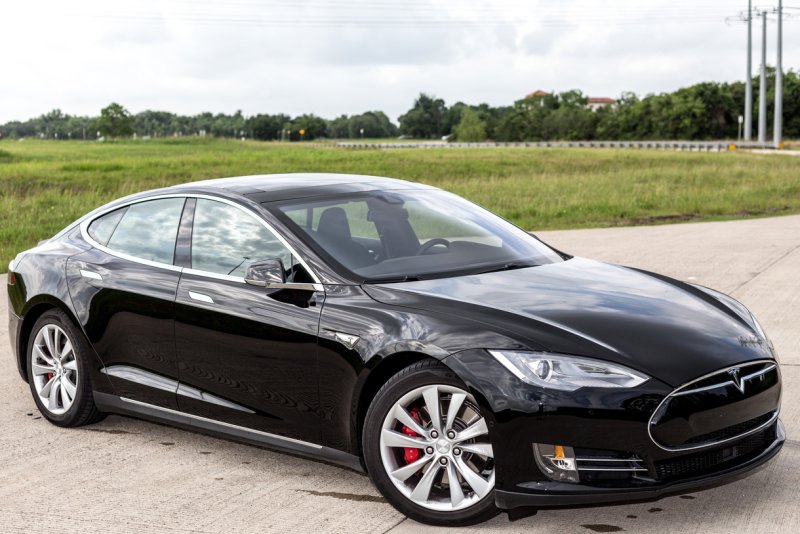 Tesla седан model s