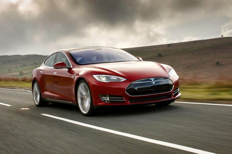 Tesla модель s 2020