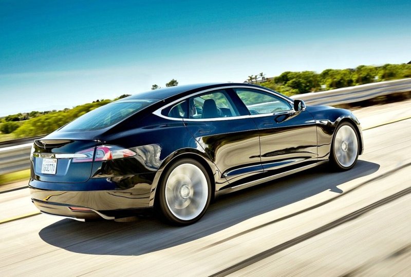 Машина Tesla model s