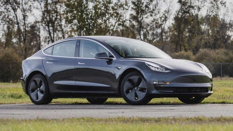 Машина Tesla model s