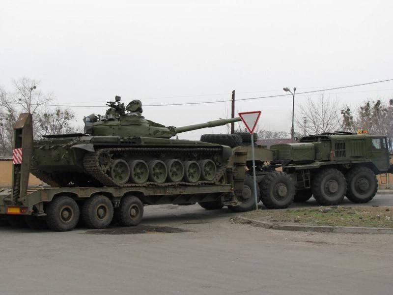 Перевозка военной техники на трале