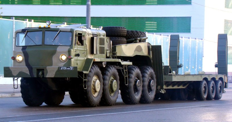 МАЗ военный тягач 537