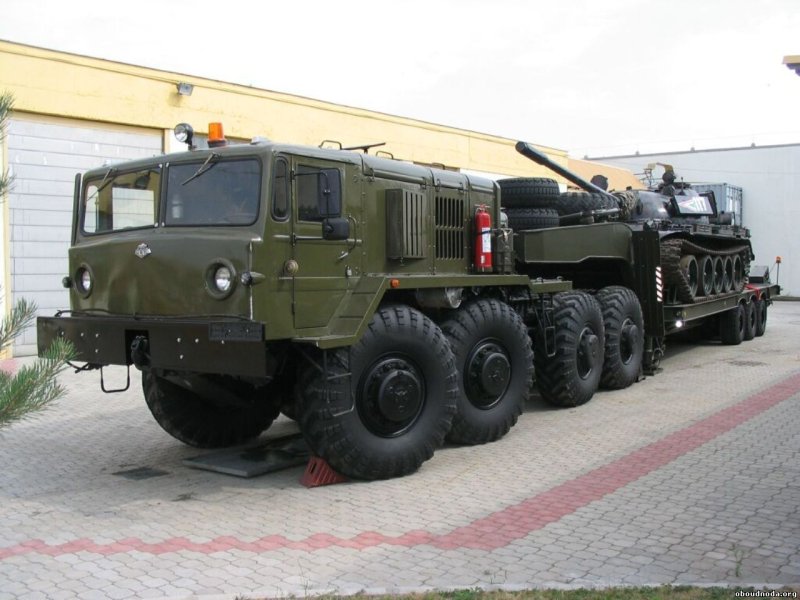 МАЗ военный тягач 537
