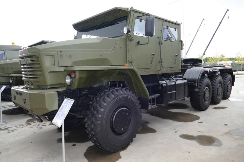 Урал 63708 8х8