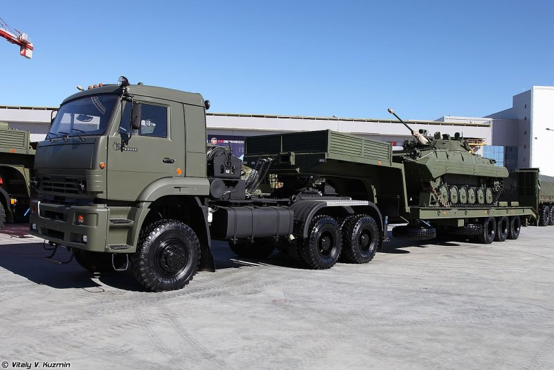 КАМАЗ-65225 седельный тягач военный