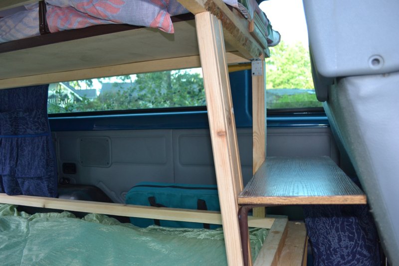 Ford Transit 150 Conversion van салон