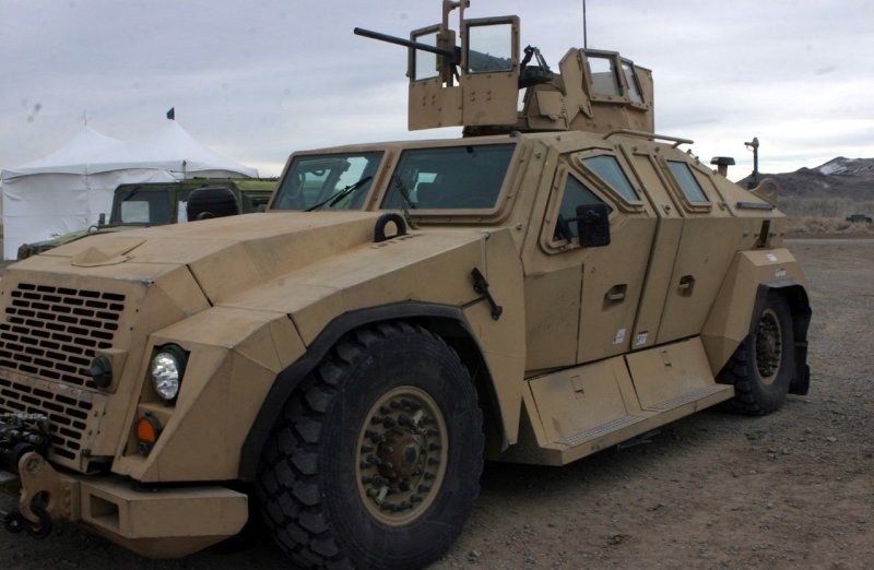 Броневик HMMWV JLTV