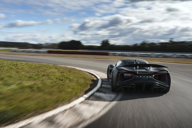 Астон Мартин Speedtail