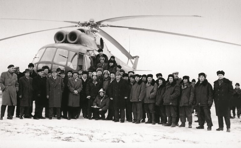 Борттехник вертолета ми-8