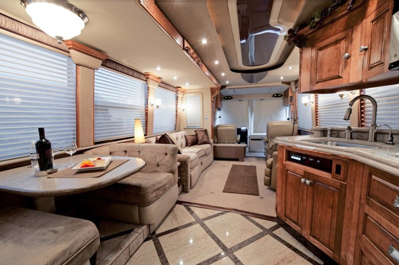 Кемпер Futuria (Motorhome)