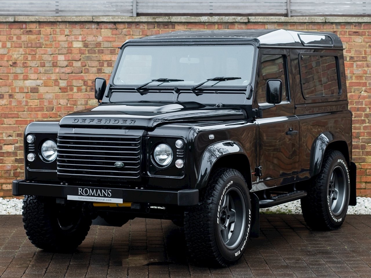 Дефендер 90. Ленд Ровер Дефендер 90 2015. Land Rover Defender 90 черный. Лэнд Ровер Дефендер 2015. Ленд Ровер Дефендер Santorini.