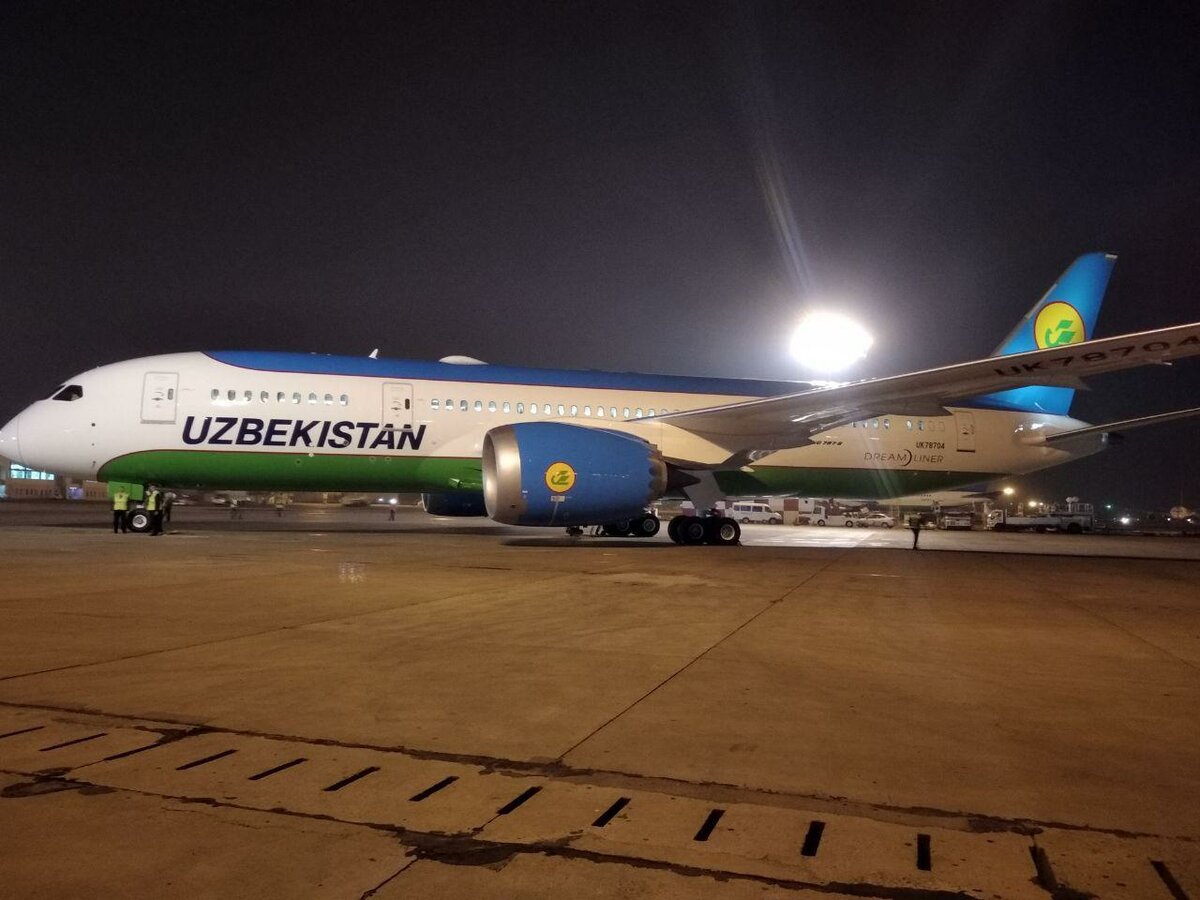 Авиакомпания ташкент. UZAIRWAYS Боинг 787. Узбекистан авиакомпания хаво йуллари. Boeing 787 Dreamliner Uzbekistan Airways. Боинг 787-8 Дримлайнер узбекские авиал.