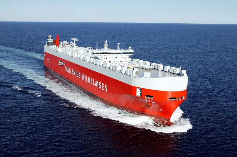 Морское судно ролкер
