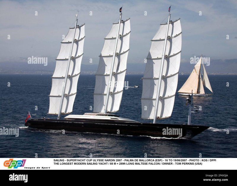 Парусная яхта Maltese Falcon