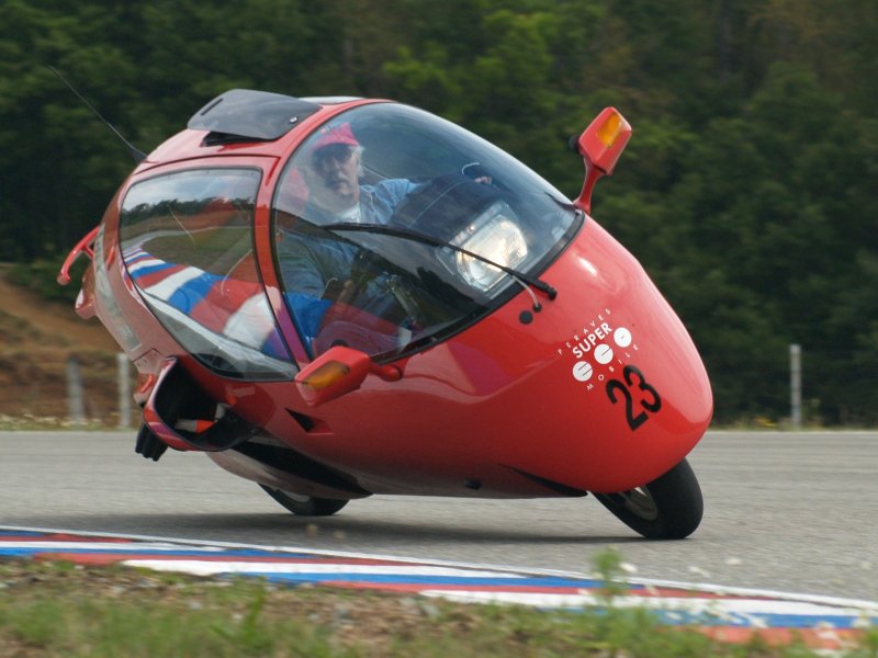 Insane mono Tracer enclosed Motorcycle, Sport Bikes