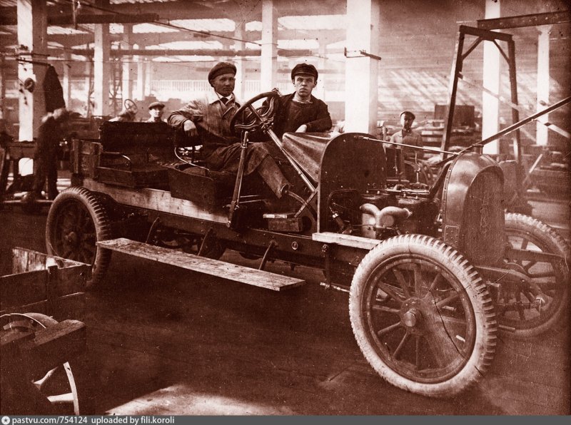 Автомобили 1915 года завода «Руссо-Балт"